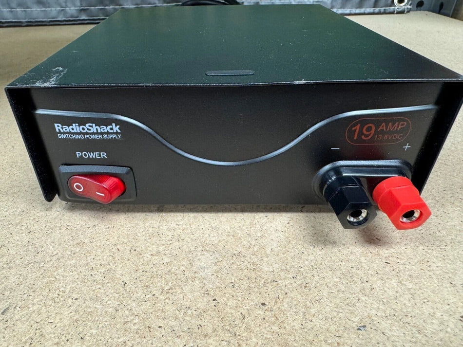 Pre-Owned 13.8VDC 19A Regulated Power Supply – Bench/Station Use